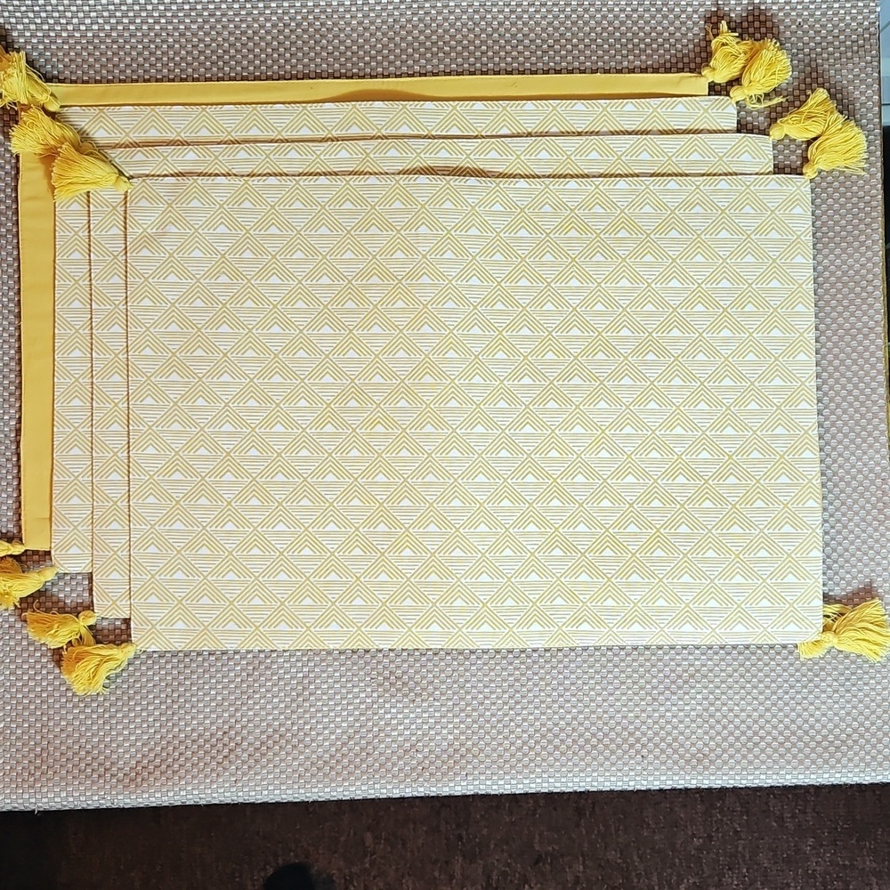 Set Four Placemats Bright Cheerful Tassles Yellow White Reversable 2 Sets Avial